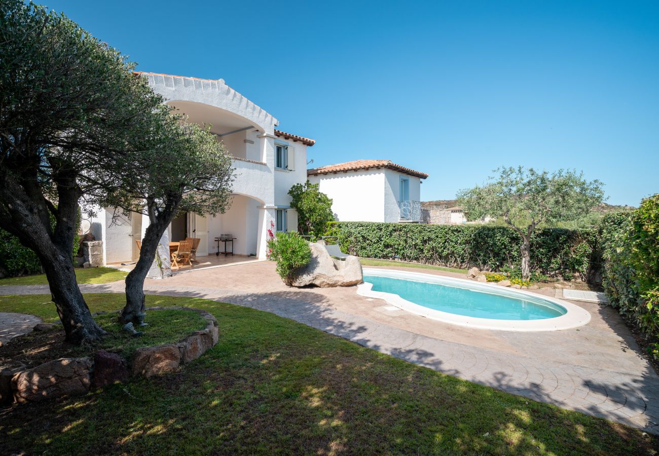 Villa Olive - Ferienhaus in San Teodoro mit privatem Pool und großen möblierten Veranden