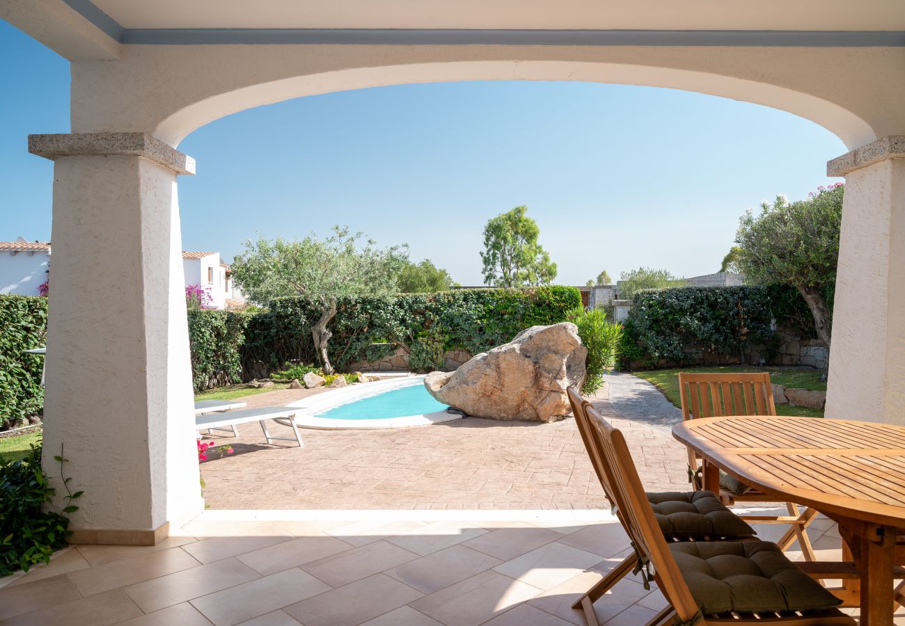 Villa Olive - Große möblierte Veranden zum Essen im Freien, Villa zur Miete mit Pool in San Teodoro