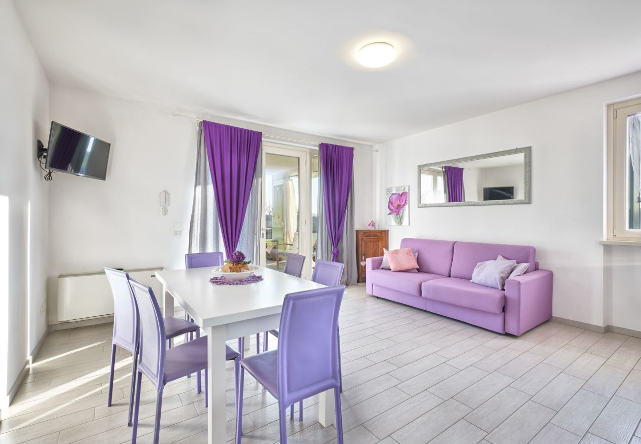 Ferienwohnung in Pastrengo - Residenza Pastrengo - Zweizimmerwohnung Lillà mit Pool und Terrasse