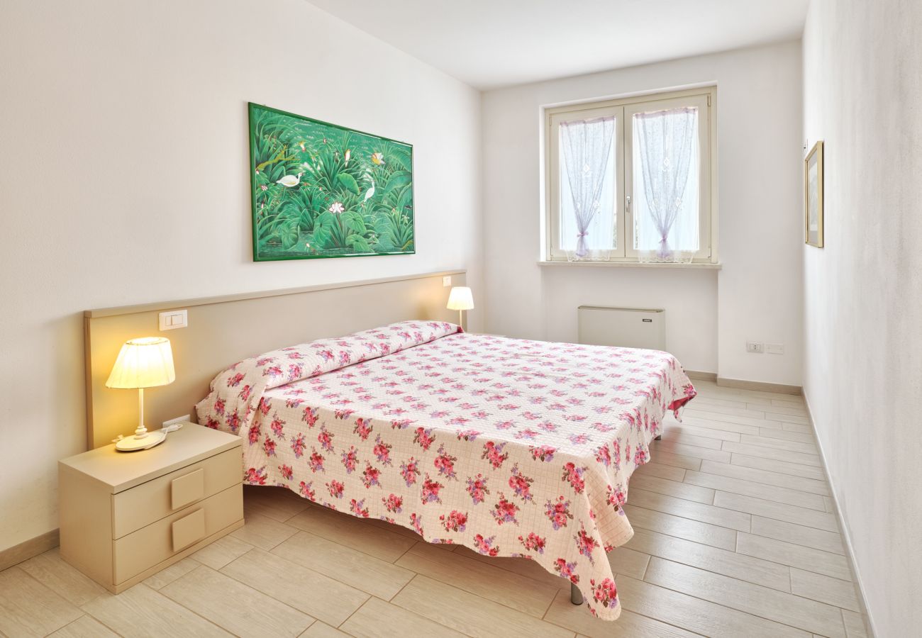 Ferienwohnung in Pastrengo - Residenza Pastrengo - Zweizimmerwohnung Lillà mit Pool und Terrasse