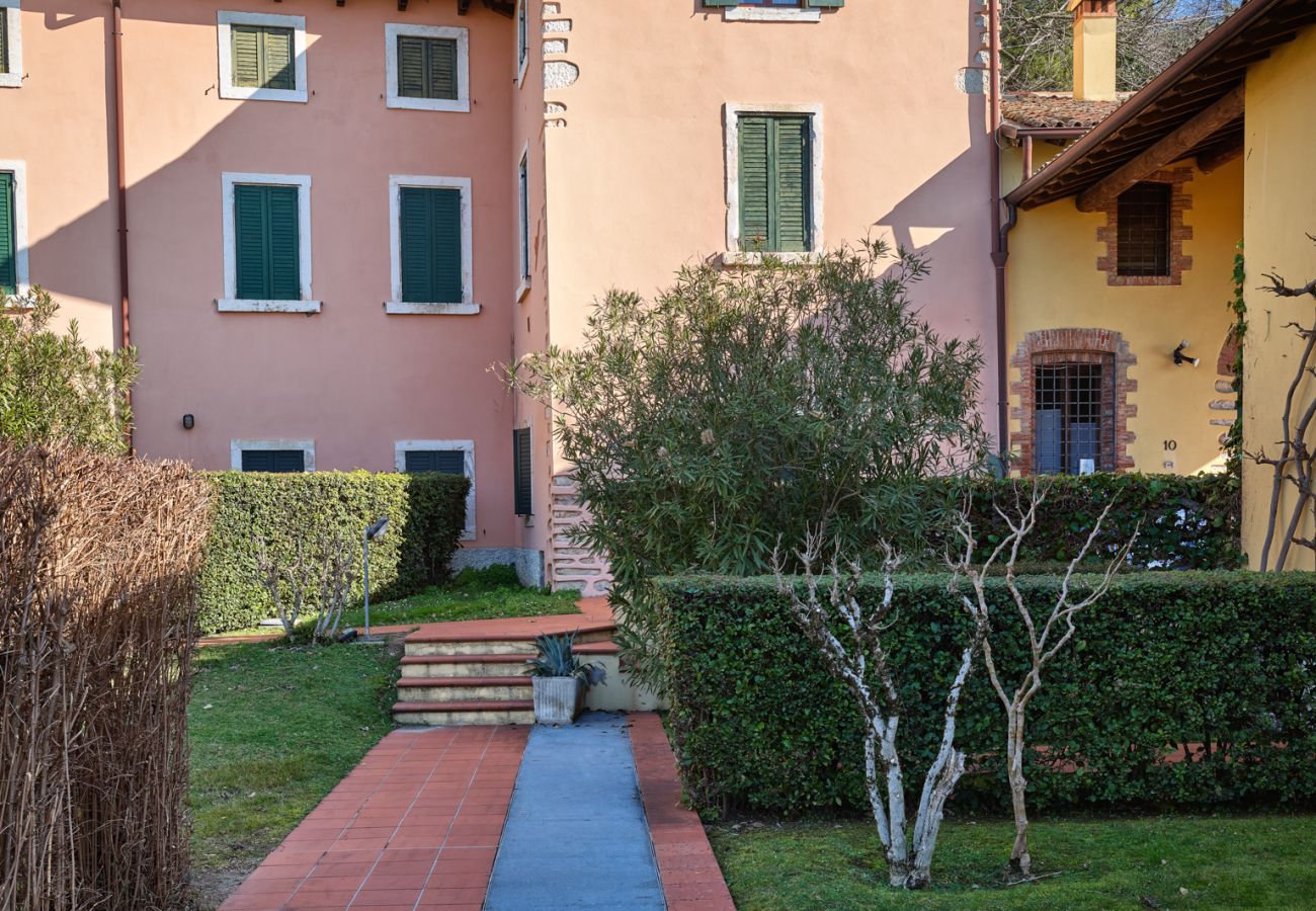 Ferienwohnung in Bardolino - Regarda - Wohnung Antico Convento, Residenz Paerno mit Pool und Tennis