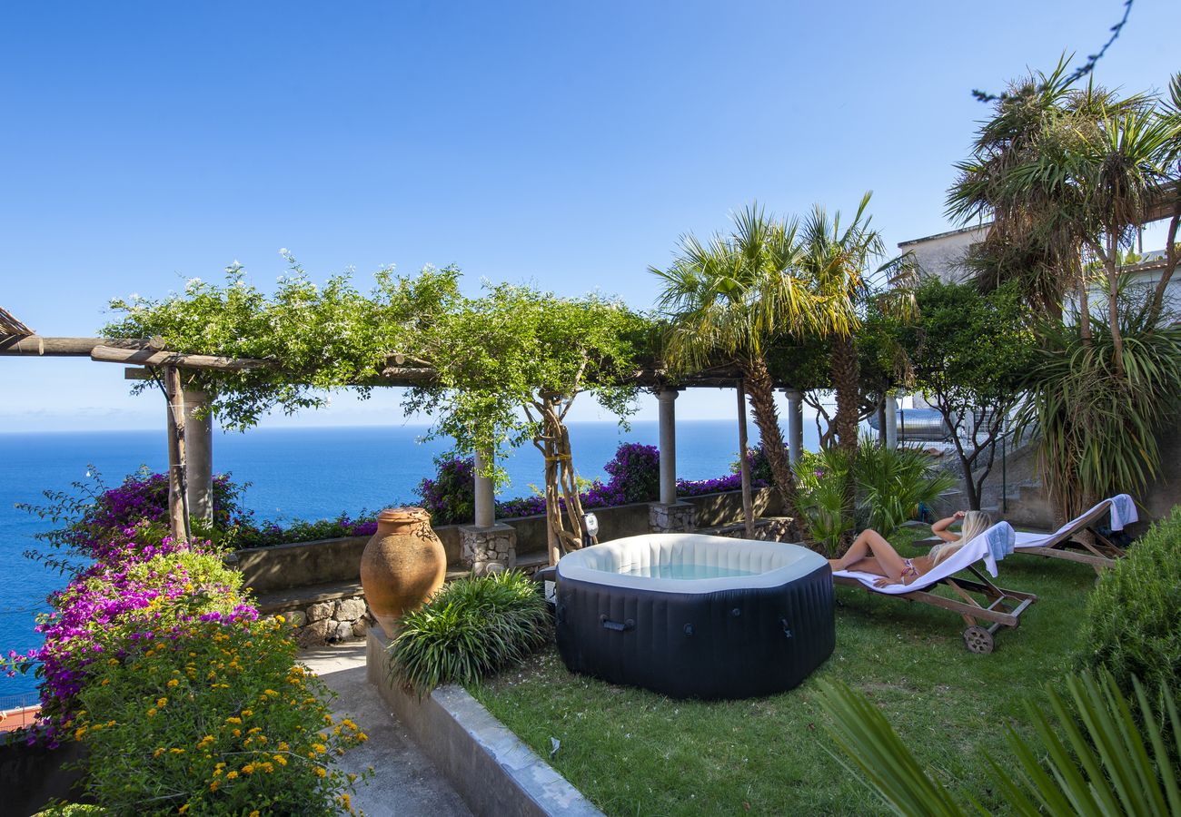 House in Praiano - Casale Fralisa - Marvelous terrace and hot tub with sea view