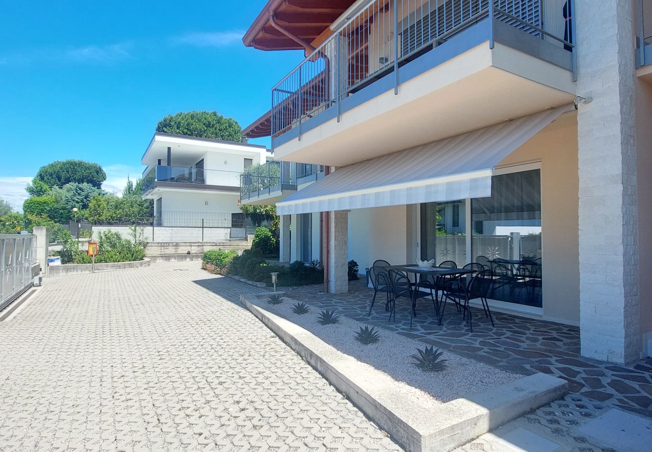 Apartment in Lazise - Regarda - apartment Brezza di Lago 1 with pool and air conditioning