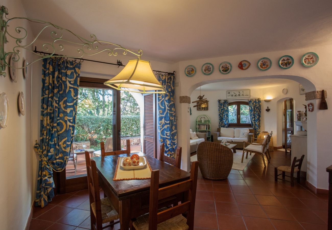 Villa Sa Jaga - dining room with table for eight in rental villa Porto Rotondo