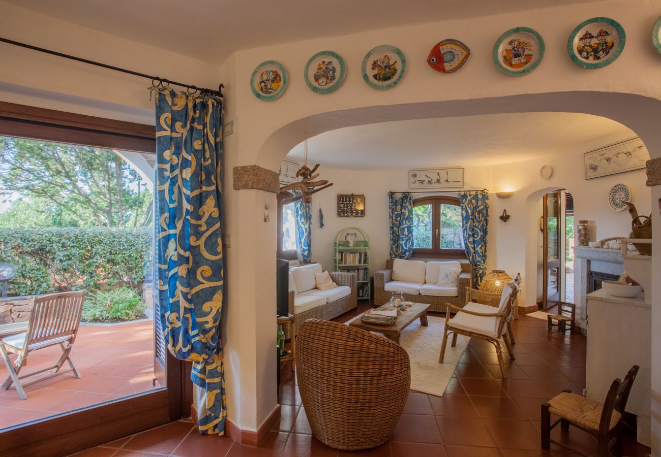 Villa Sa Jaga - bright living room with garden view in rental villa in Porto Rotondo