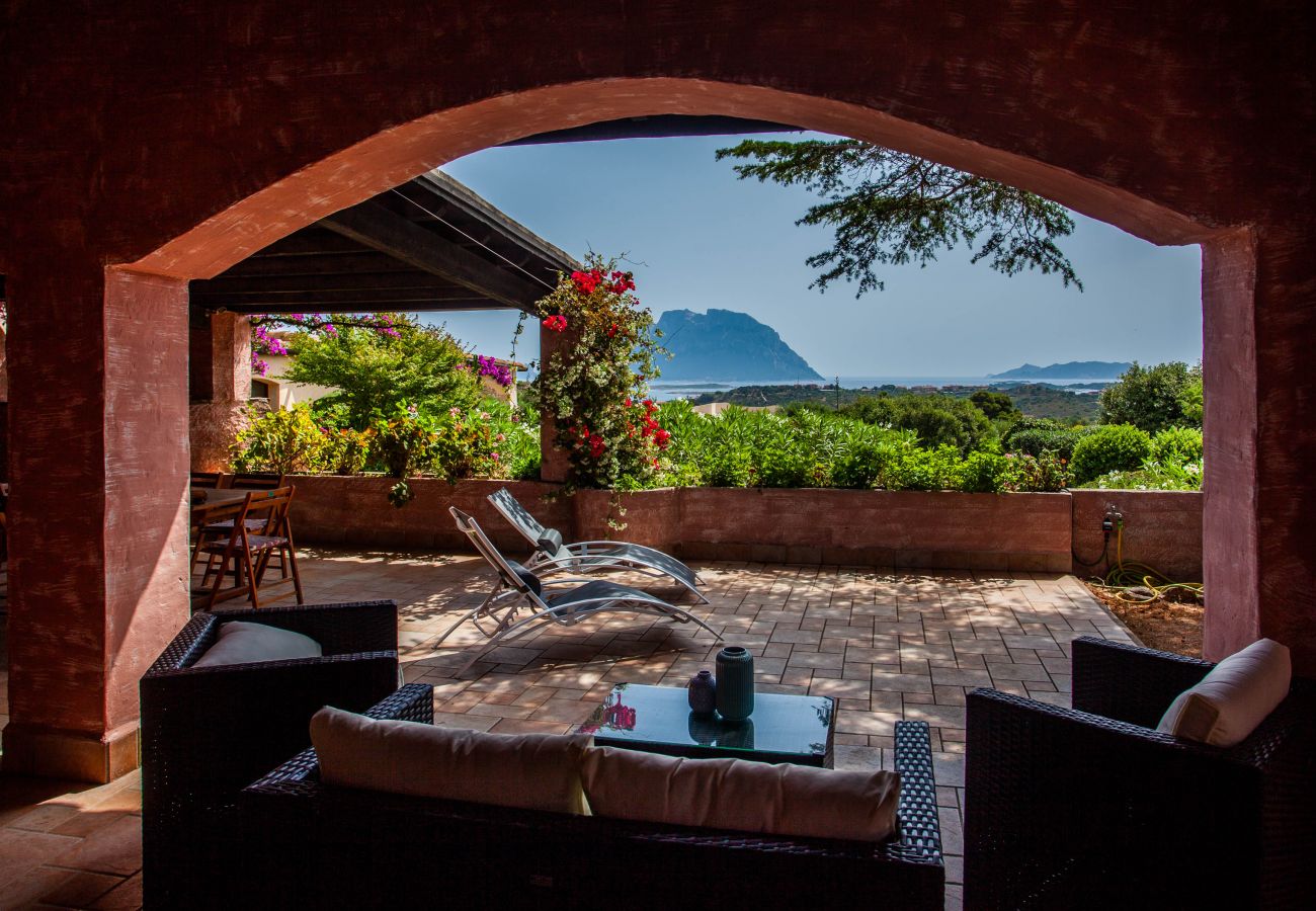 Villa Kalè - spacious veranda with sofas and sea view, rental villa in Costa Corallina