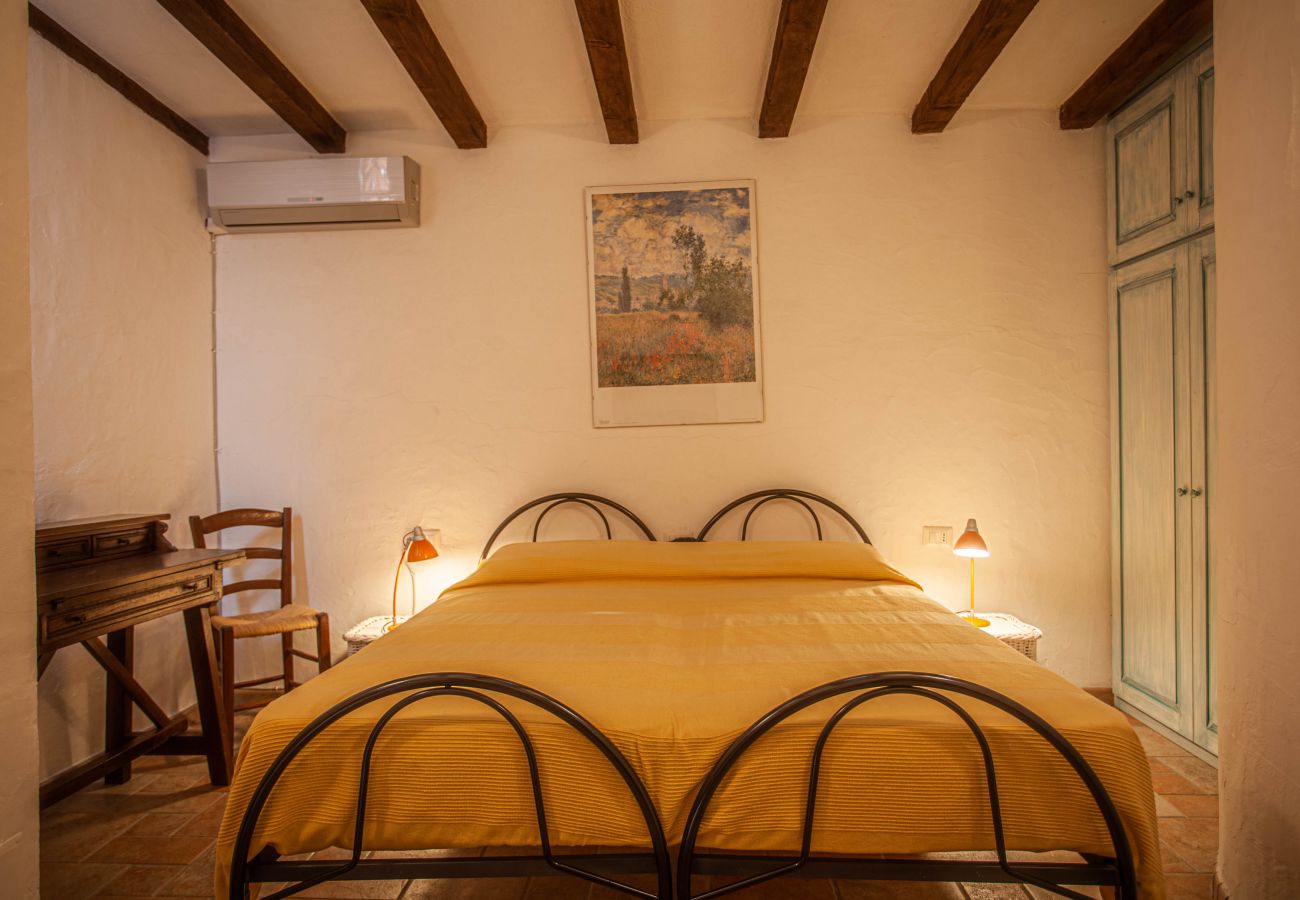 Villa Kalè - bedroom with double beds, holiday villa in Sardinia