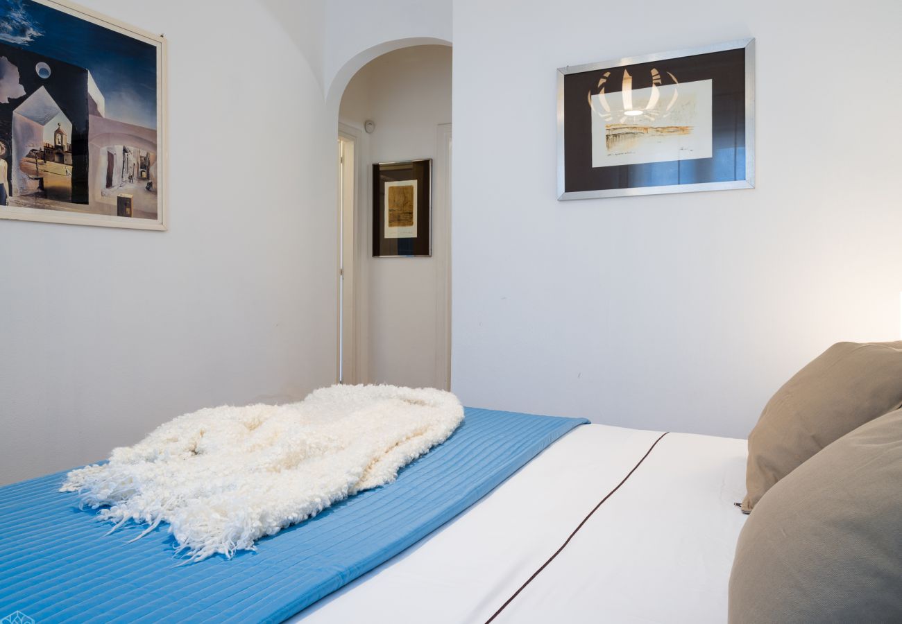 Villa Miriam - room in a rental villa with garden view, perfect for holidays in Sardinia