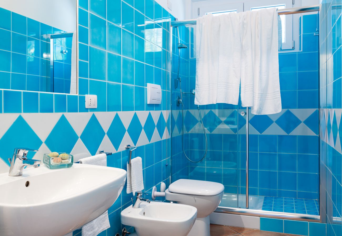 Villa Miriam - elegant bathroom with quality furnishings, ideal for holiday home in Sardinia