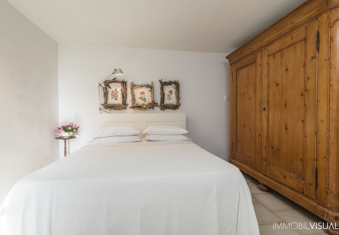 Villa Relais - refined double bedroom in Golfo Aranci, perfect for a luxury holiday home in Sardinia