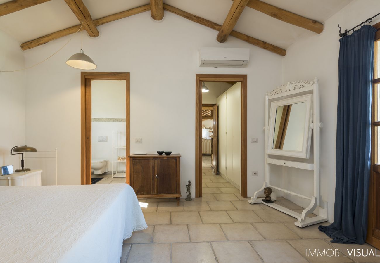 Villa Relais - spacious double bedroom in Porto Rotondo, perfect for exclusive stays in Sardinia