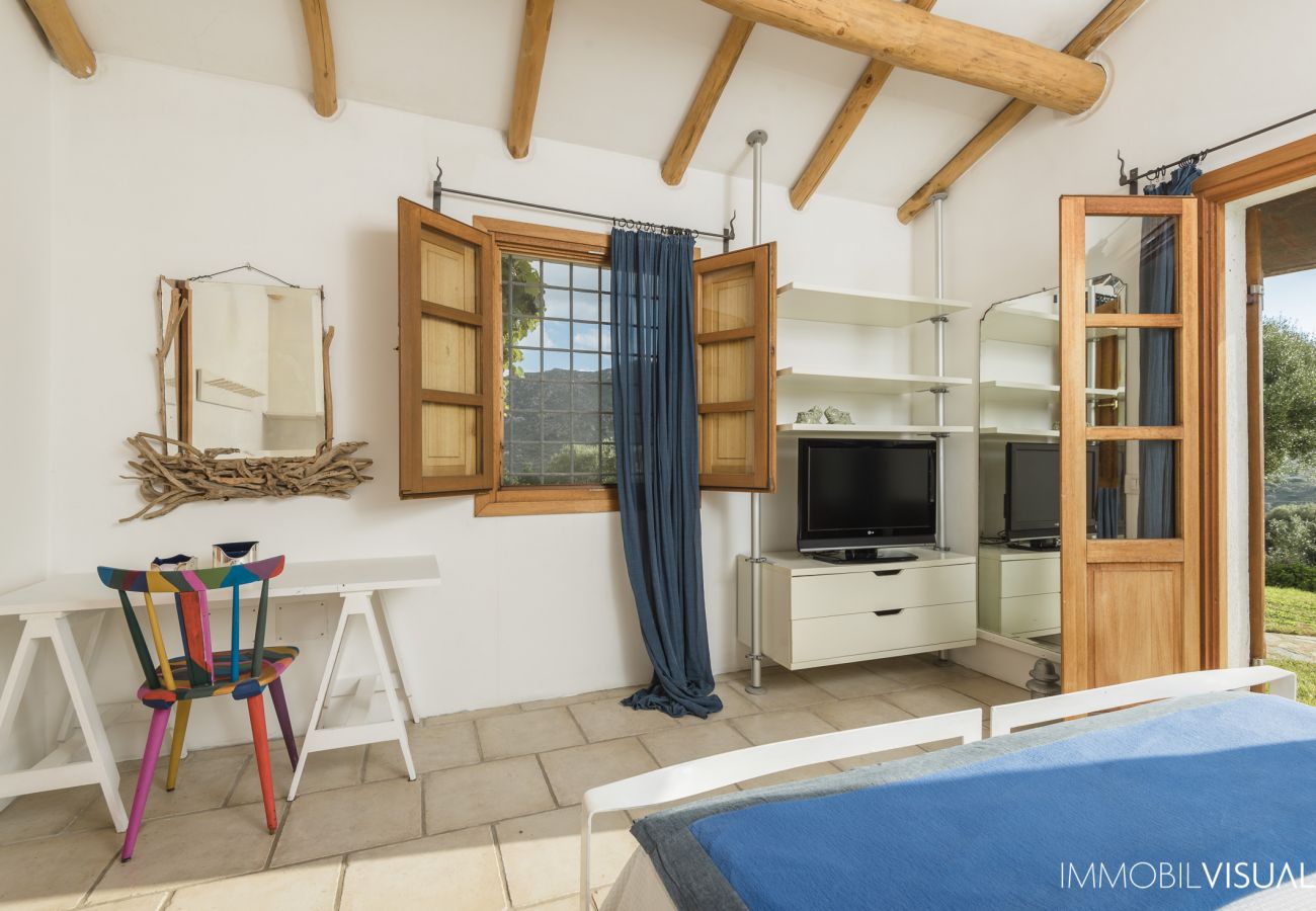 Villa Relais - cozy room with views of Golfo di Marinella for exclusive stays in Costa Smeralda