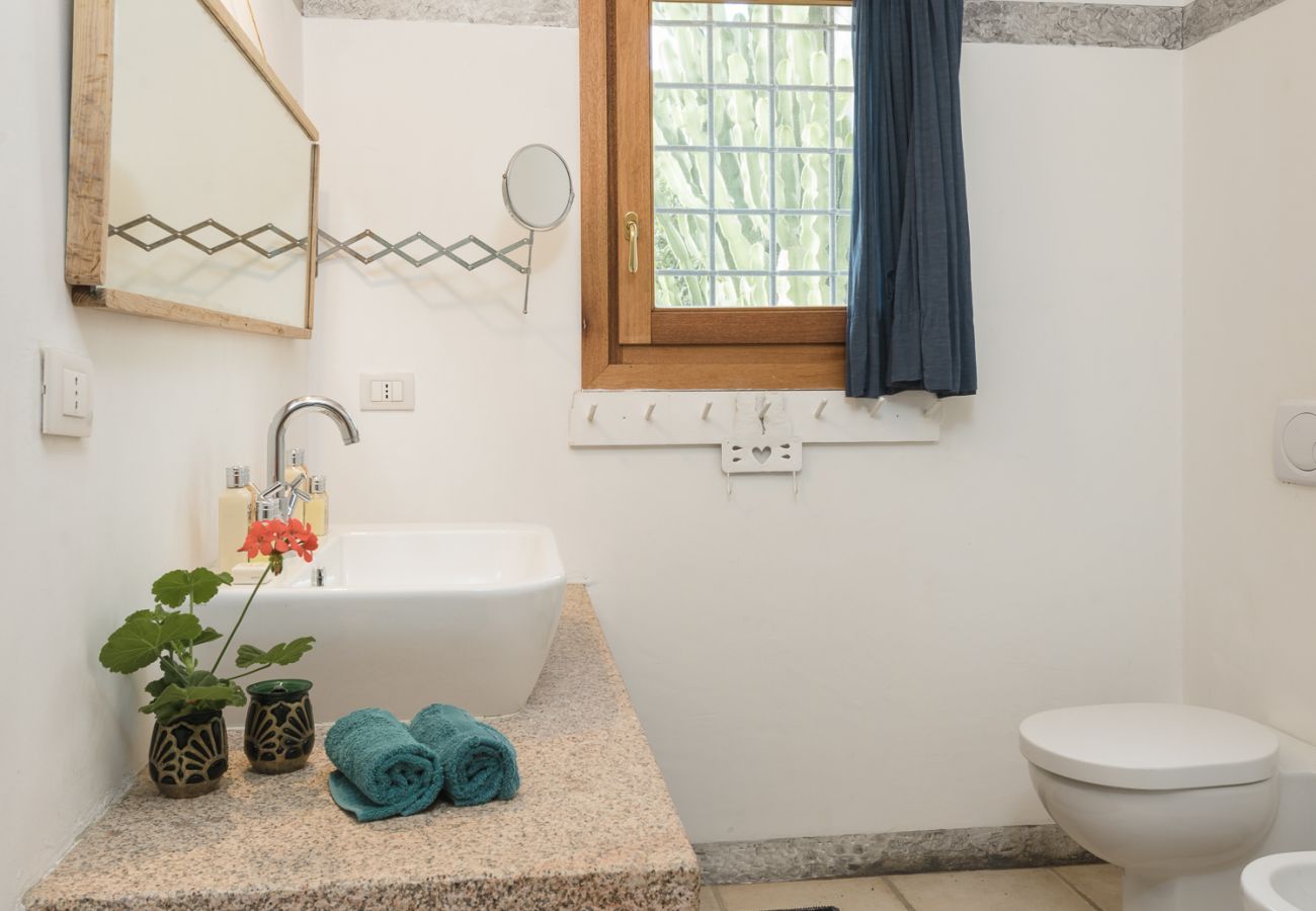 Villa Relais - refined bathroom with design elements in Porto Rotondo