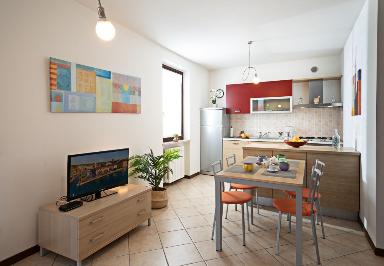 Apartment in Lazise - Regarda – apartment Miralago in Lazise with private garden, pool, pets allowed