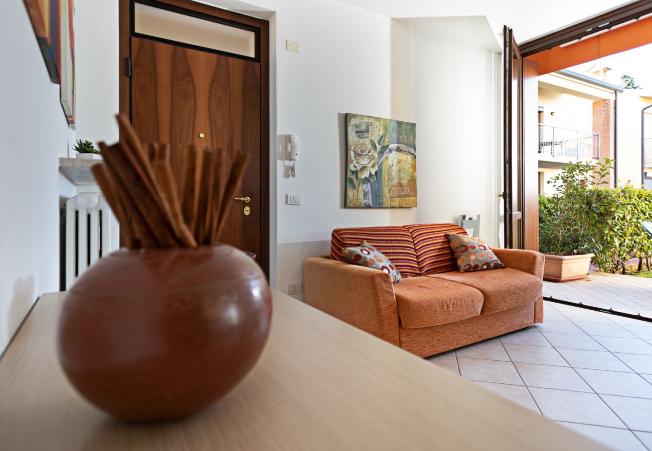 Apartment in Lazise - Regarda – apartment Miralago in Lazise with private garden, pool, pets allowed