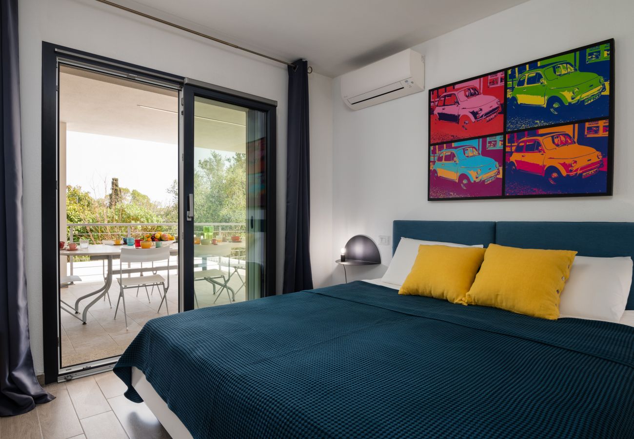 WLofts 14 - Spacious double bedroom with designer furnishings, Klodge holiday home in Sardinia