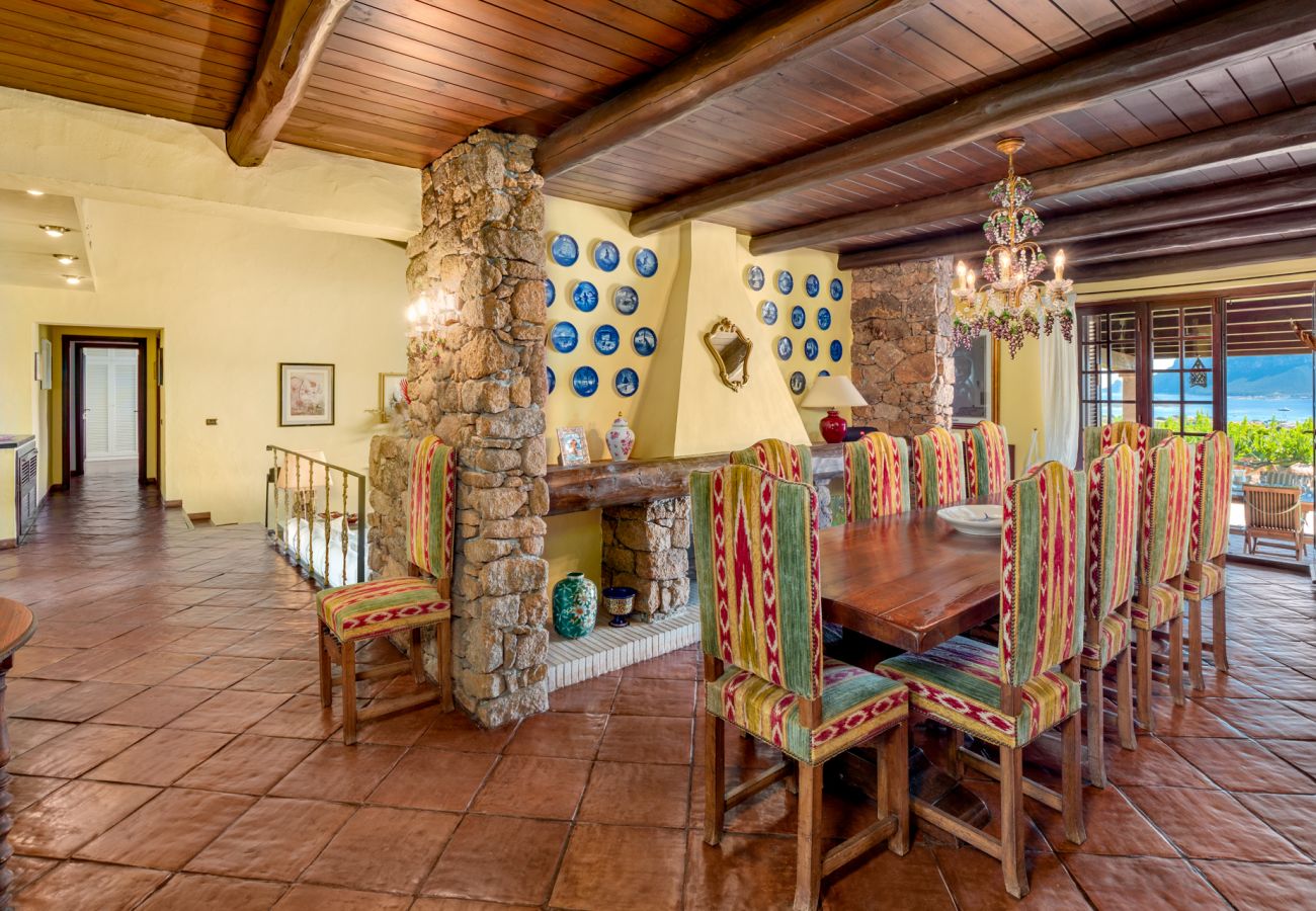 Villa Halliv - dining room with sea view in rental villa in Porto San Paolo