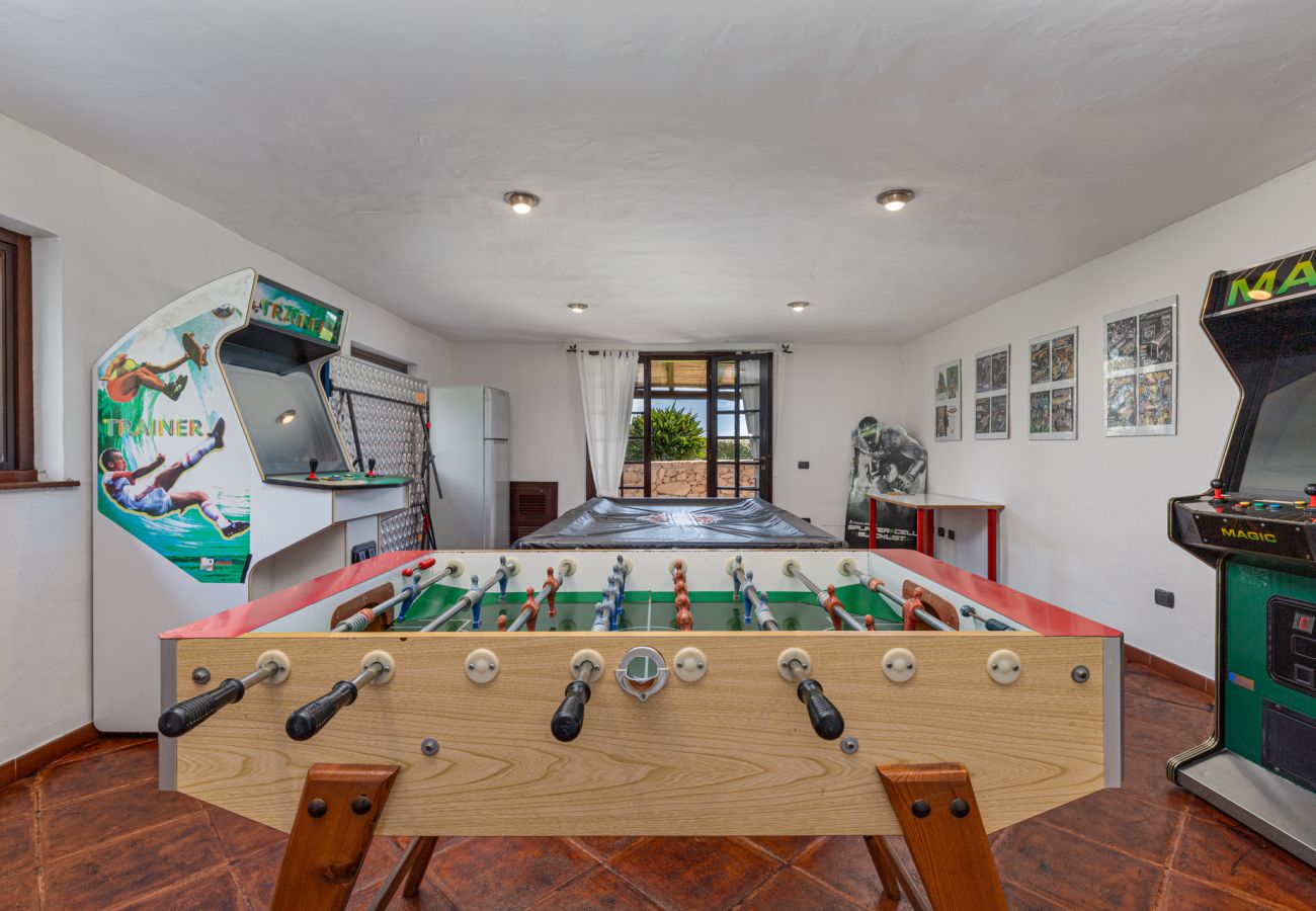 Villa Halliv - game room in villa with pool for rent in Sardinia