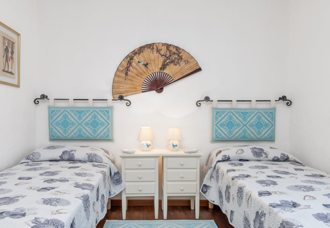 Villa Halliv - twin bedroom in rental villa with private pool in Porto San Paolo