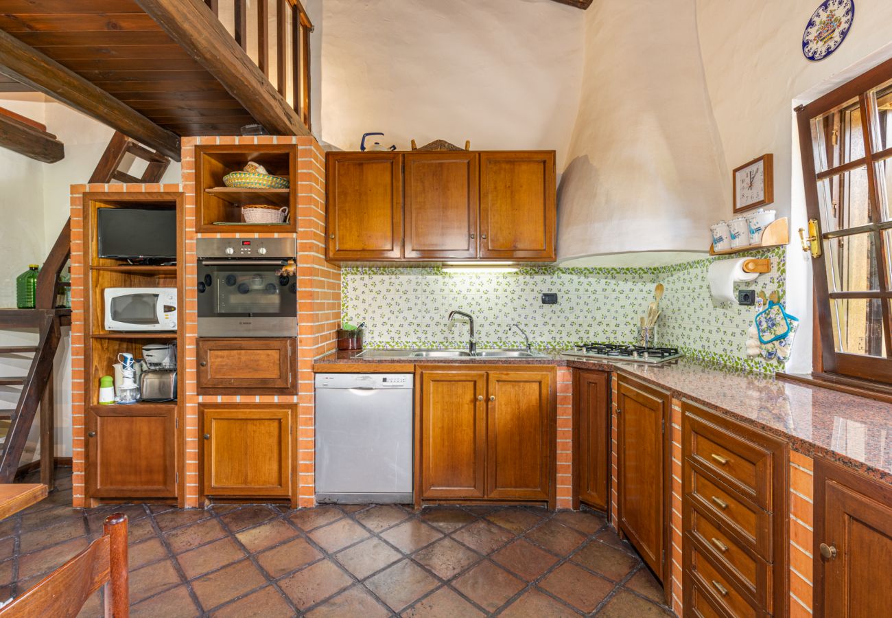 Villa Halliv - fully equipped independent kitchen in rental villa in Porto San Paolo