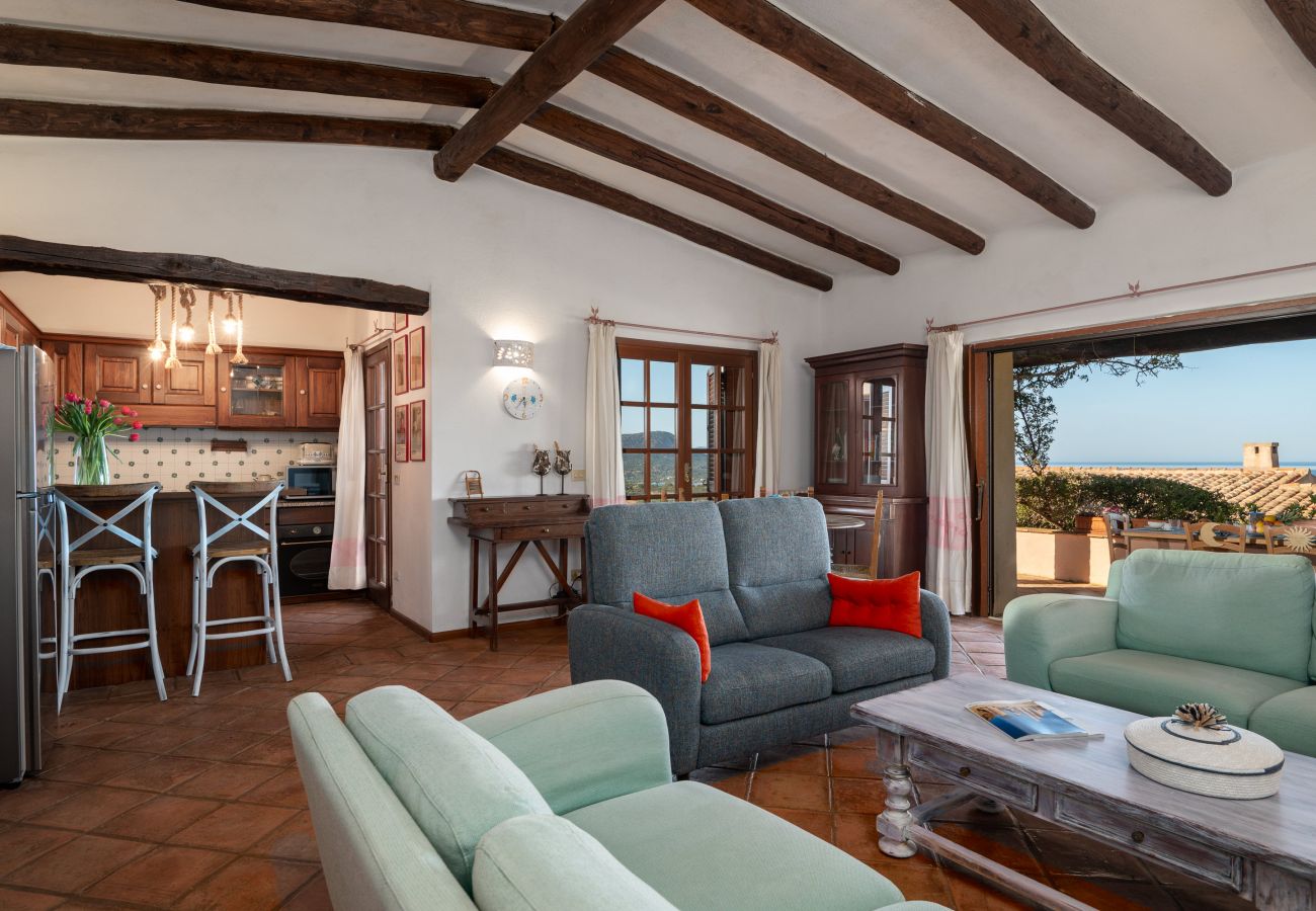 Villa Kiki - bright living room with large windows, Klodge holiday home in Porto San Paolo