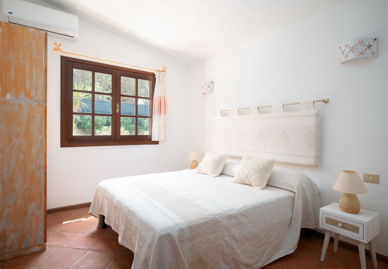 Villa Kiki - spacious and comfortable double bedroom, rental villa in Sardinia