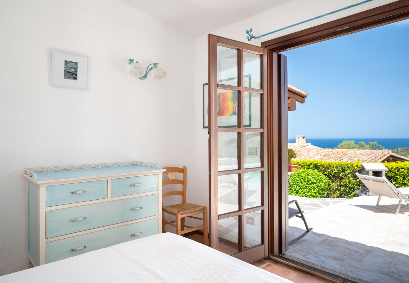 Villa Kiki - double bedroom with garden access, Klodge rental villa