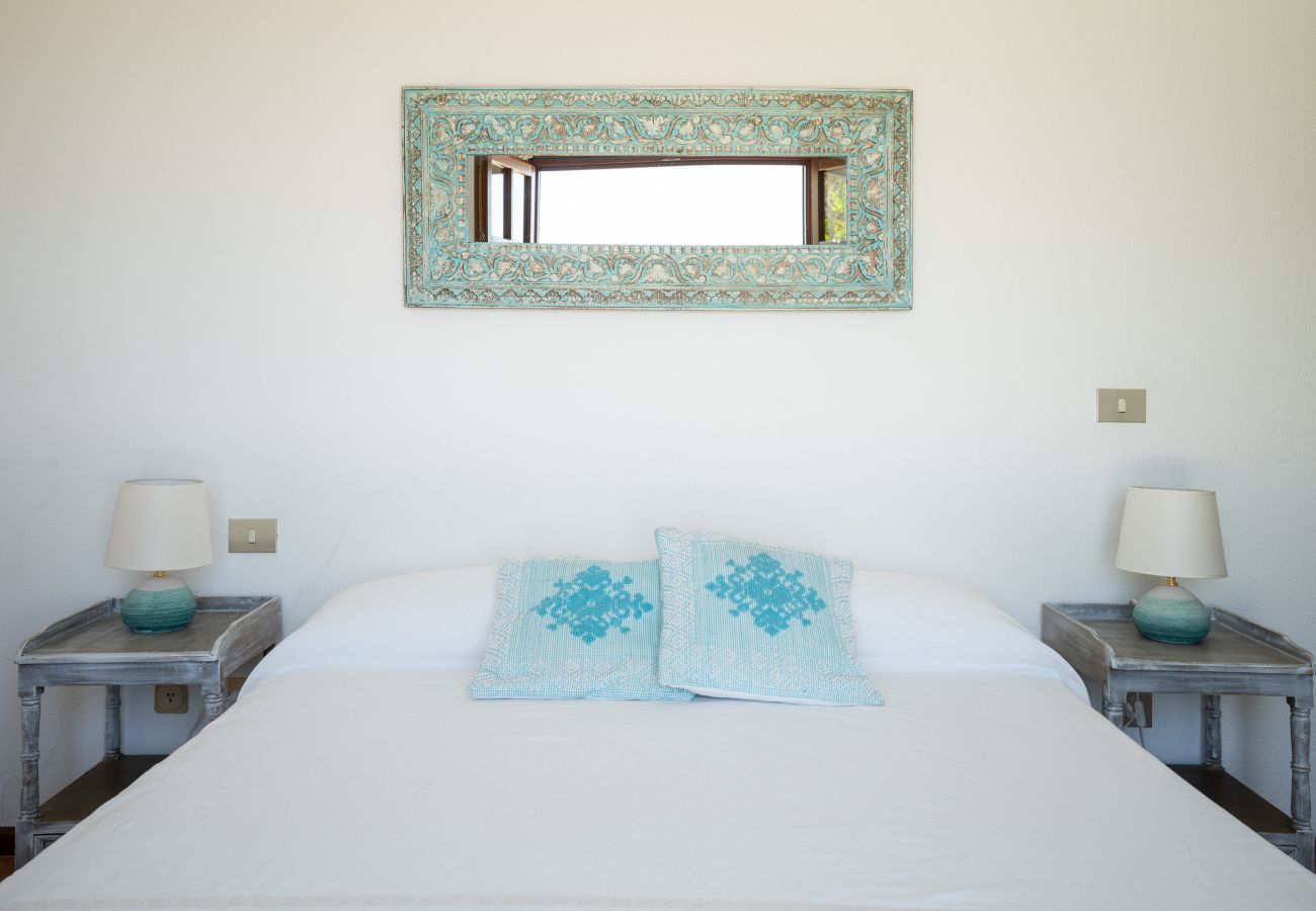 Villa Kiki - double bedroom with elegant furnishings, holiday home in Sardinia