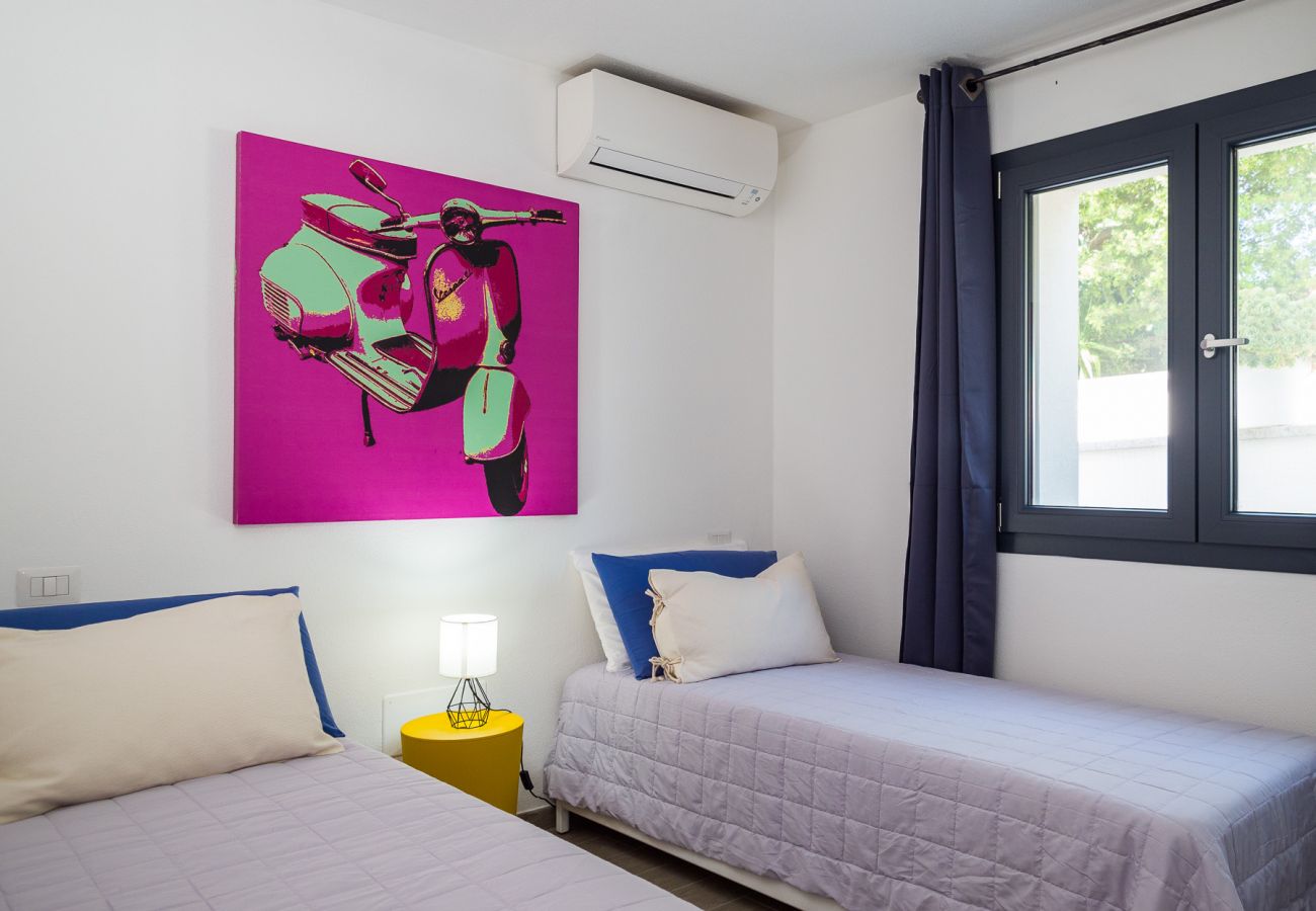 WLofts 13 - Twin bedroom, perfect for families in a holiday rental near Sardinia’s beaches