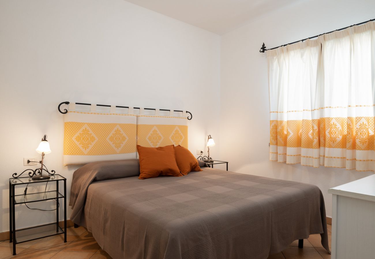 Myrsine 9D - Cozy double bedroom in the basement, holiday home in Sardinia