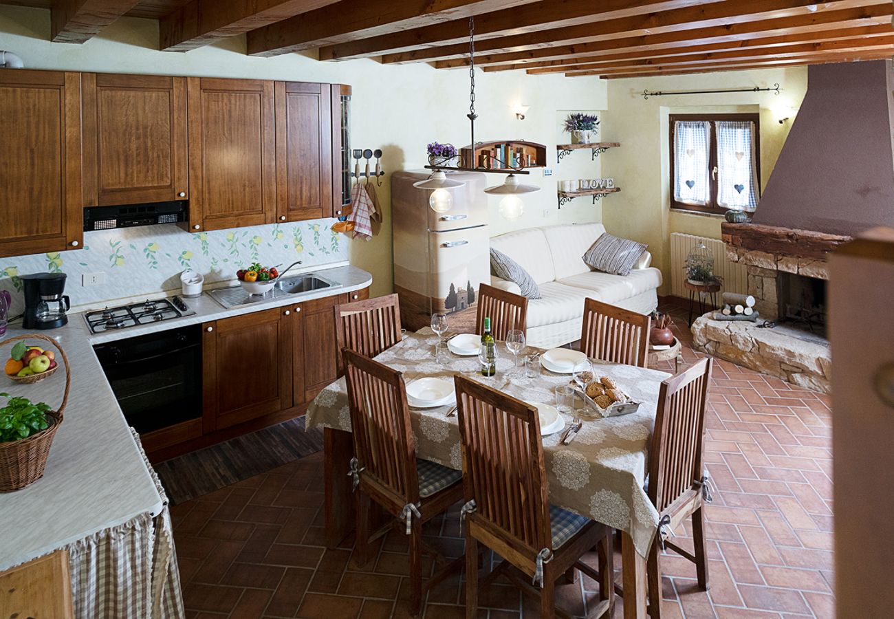 Townhouse in Lazise - Regarda - Countryhouse Nocino 1 in the middle of Lake Garda vineyards