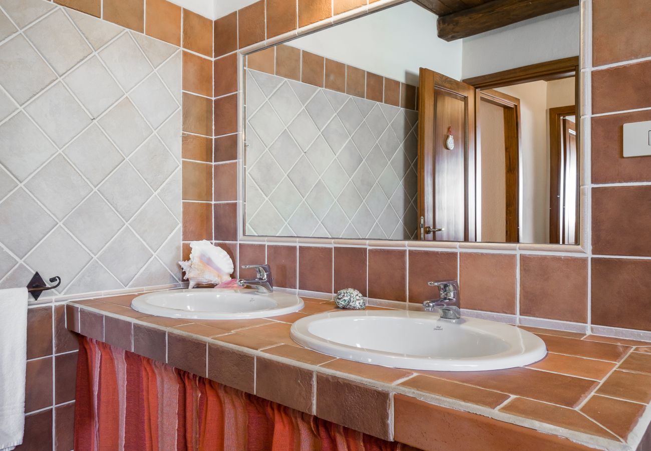 Villa Majra - spacious and bright bathroom, ideal for guest comfort, holiday home