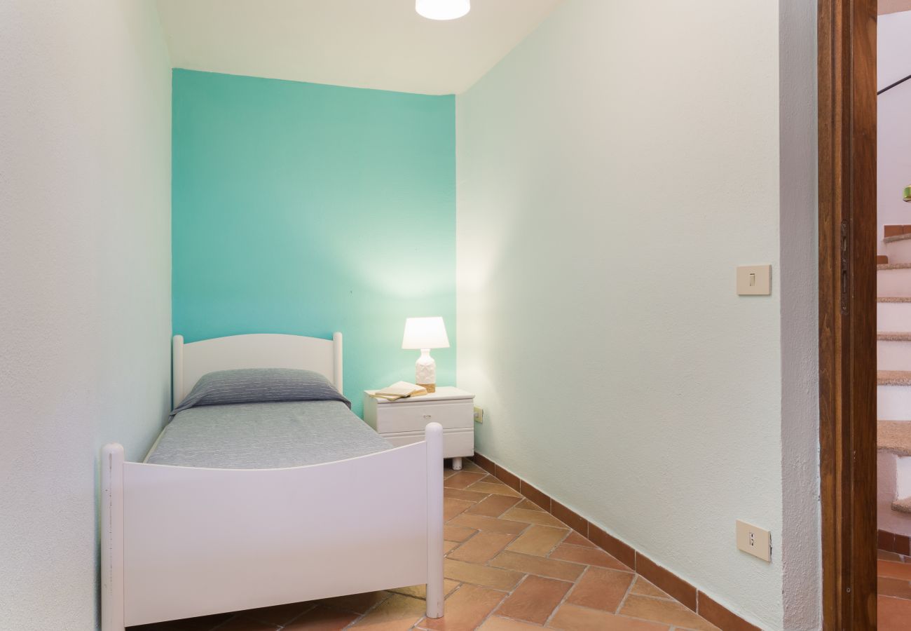 Villa Majra - cozy single bedroom with garden view, ideal for children, rental villa in Sardinia