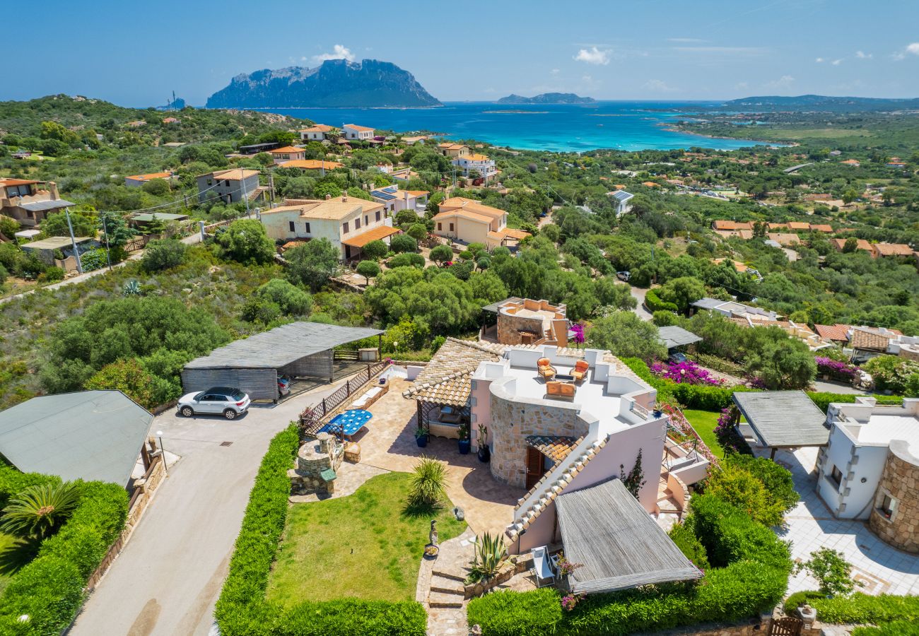 Villa Majra - spacious villa with garden and pool, ideal for families and friends in Sardinia