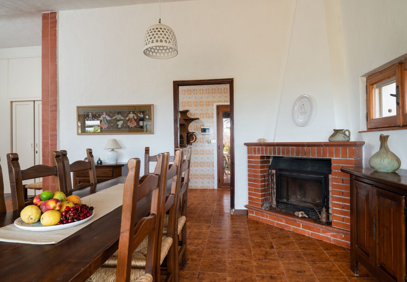 Villa Bay Pine - elegant living room in seafront rental villa in Sardinia