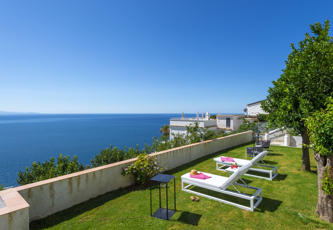 House in Praiano - Villa Euriclea - Mediterranean elegance in the heart of Praiano