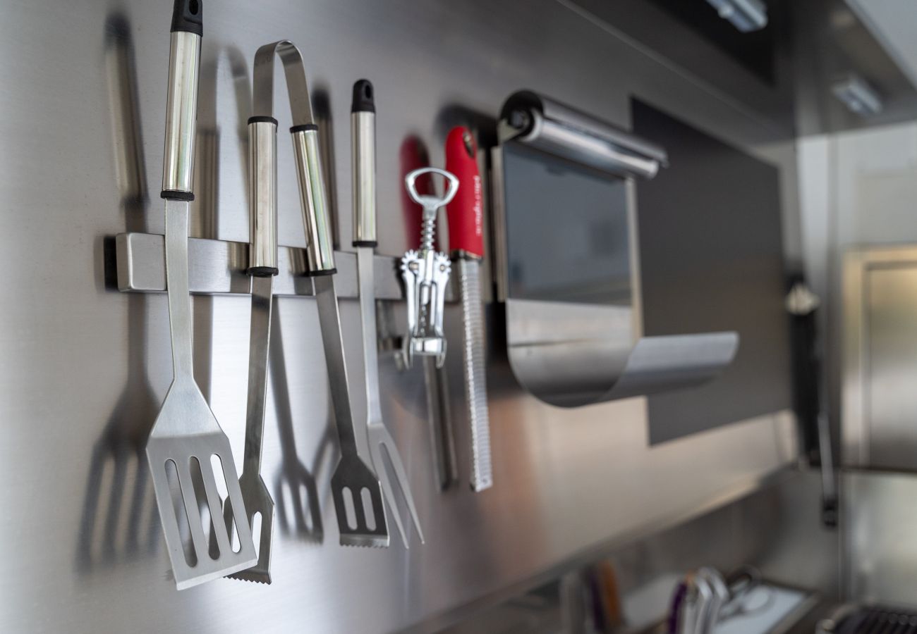 WLofts 12 - Designer accessories in a professional kitchen, exclusive holiday home in Sardinia