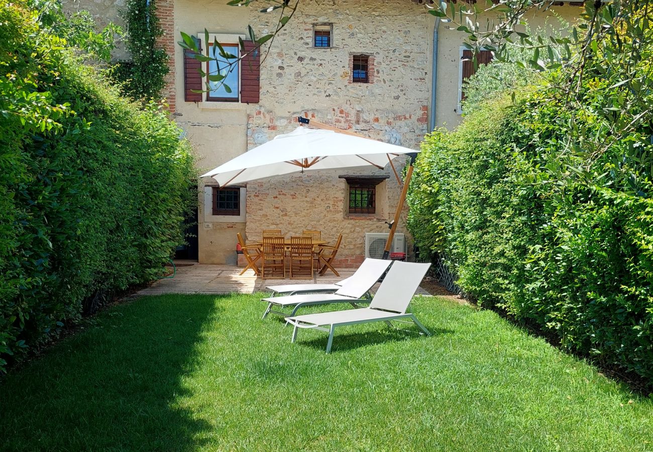 Townhouse in Lazise - Regarda - Countryhouse Nocino 2 in the middle of Lake Garda vineyards