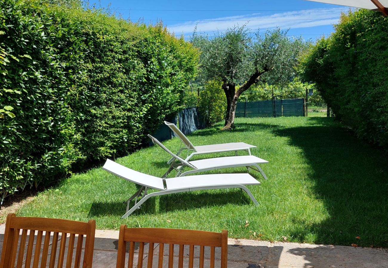 Townhouse in Lazise - Regarda - Countryhouse Nocino 2 in the middle of Lake Garda vineyards