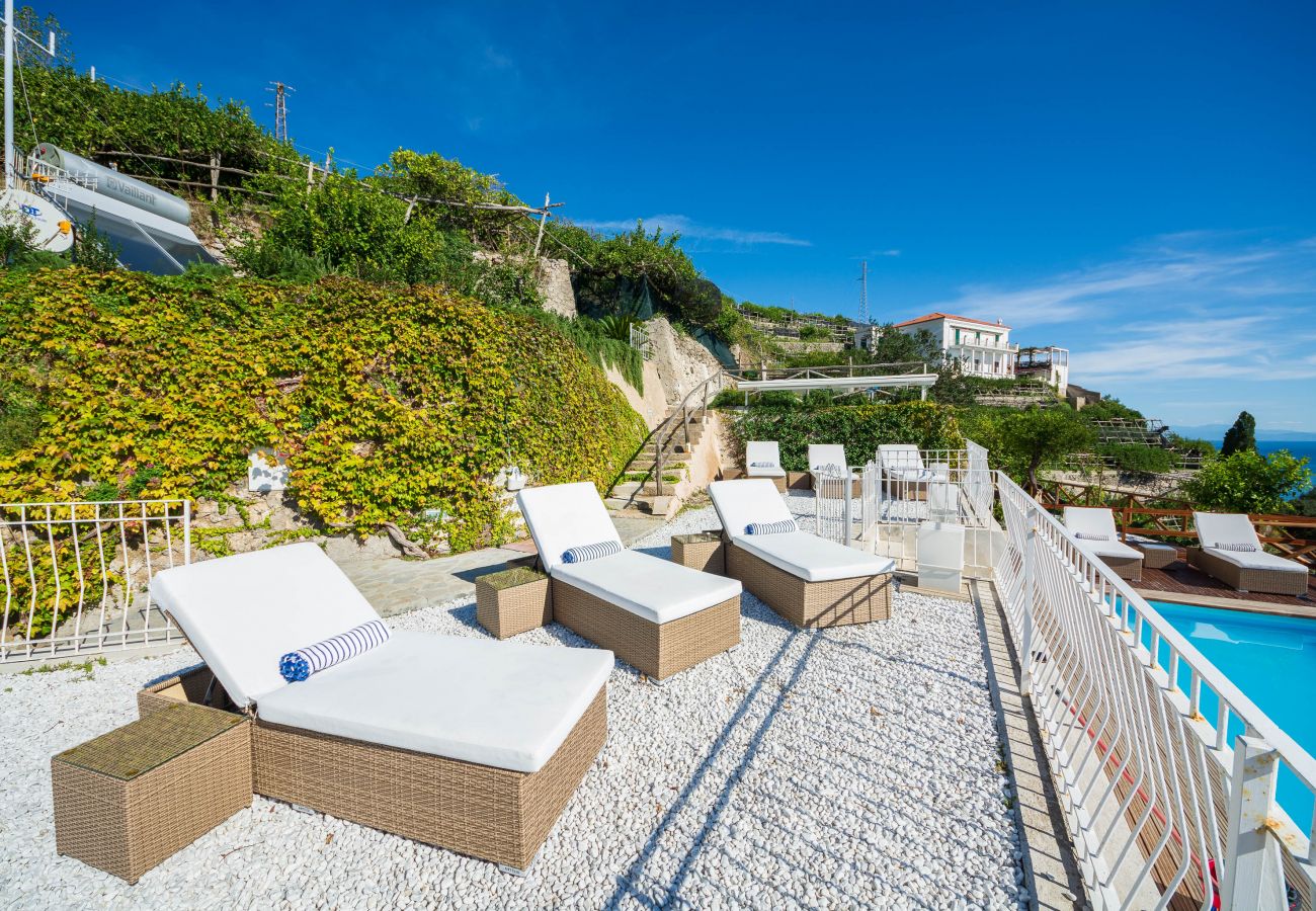 Villa in Maiori - Luxury Villa Vittoria- Villa with garden, swimming pool and jacuzzi overlooking the sea