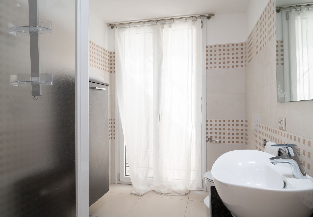 Villa Square - elegant bathroom in rental villa in Budoni Sardinia