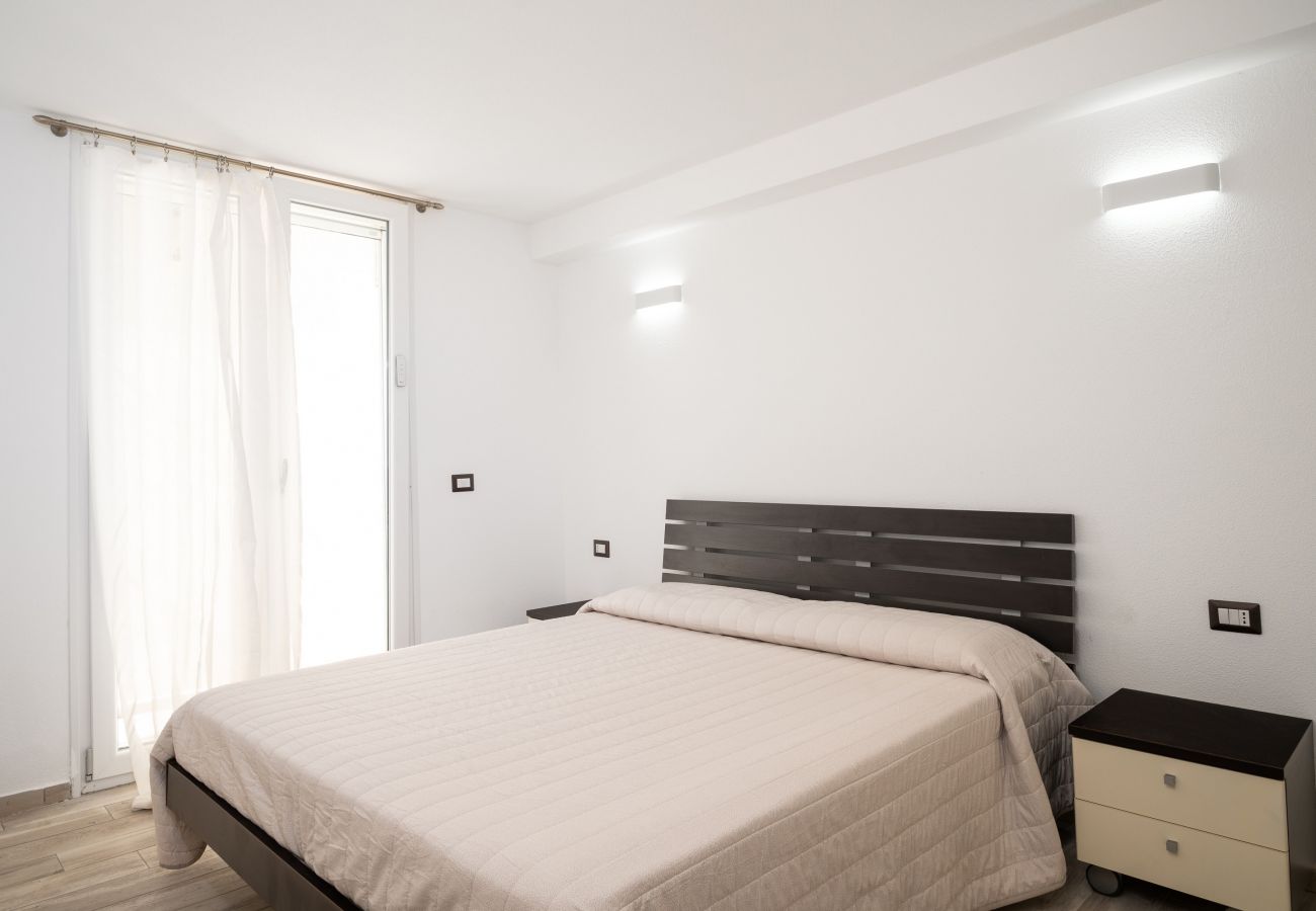 Villa Square - Bedroom with designer furnishings, holiday home in Sardinia