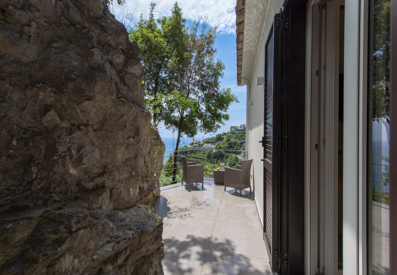 Villa in Amalfi - Villa Donna Rachele - Sea view Jacuzzi and Free Parking