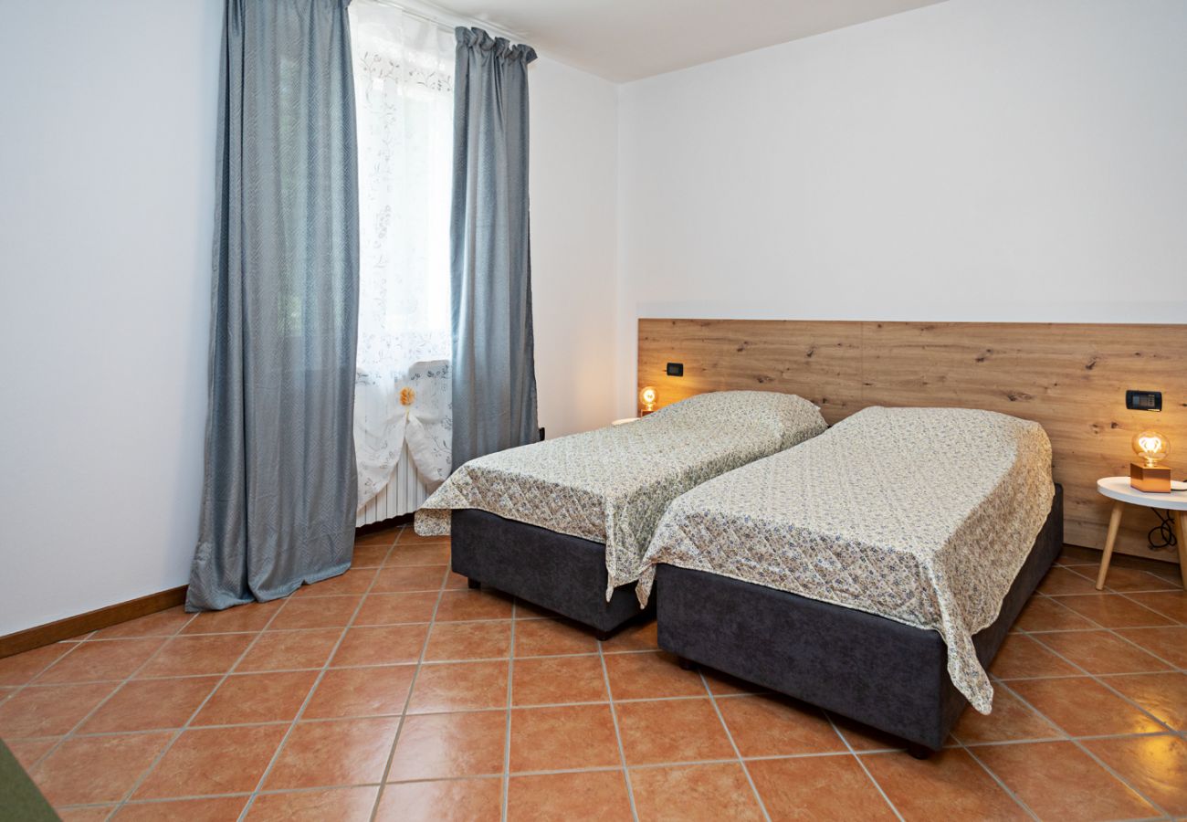 Chalet in Costermano - Regarda - Villa Ida, apartment Rodole with pool and air conditioning