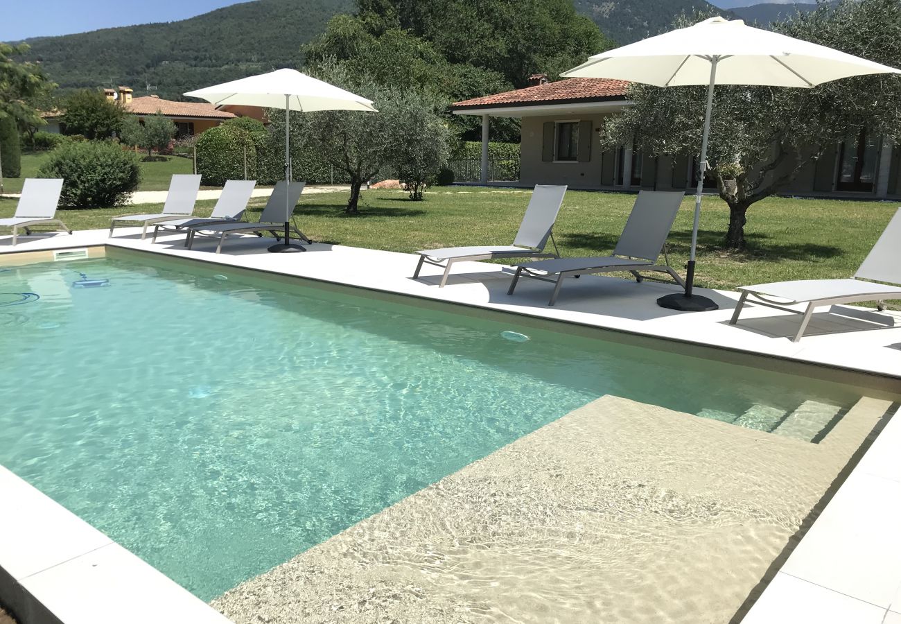 Chalet in Costermano - Regarda - Villa Ida, apartment Rodole with pool and air conditioning