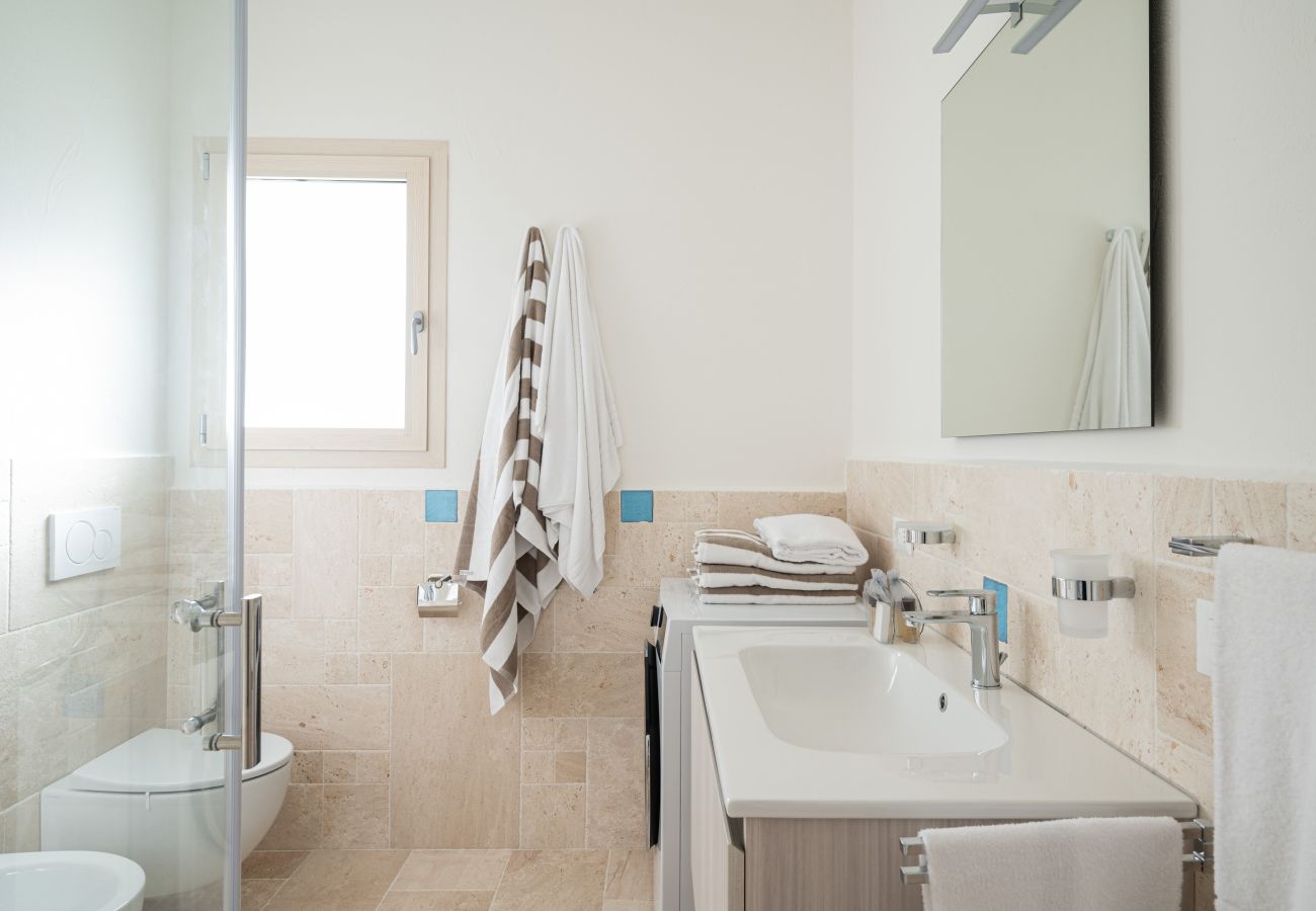 Bellevue 36A Modern bathroom with shower in rental villa in Budoni