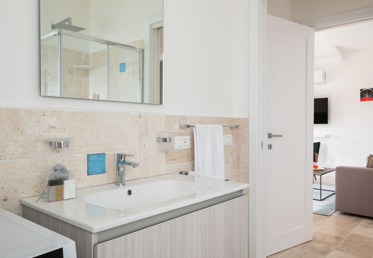 Bellevue 36A Spacious bathroom with shower in luxury villa in Budoni