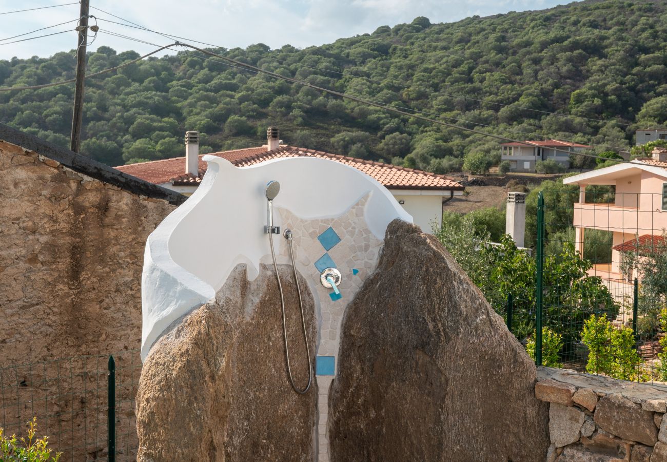 Bellevue 36C - relaxing area with outdoor shower in Mediterranean garden