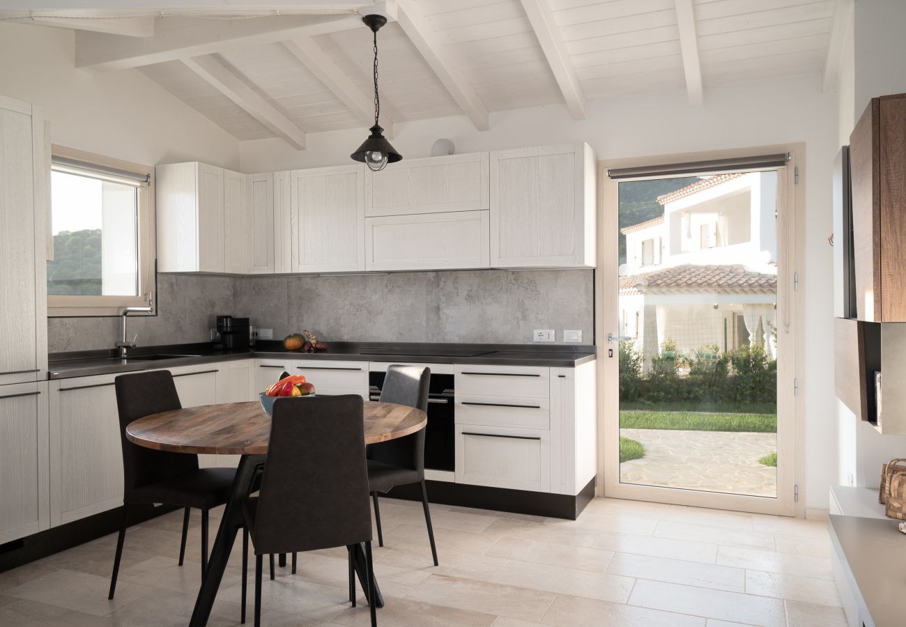 Bellevue 36E - kitchen with modern appliances in villa in Budoni