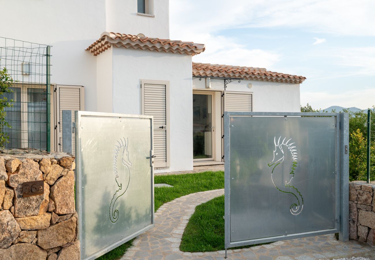 Bellevue 36E - elegant entrance in luxury villa in Budoni